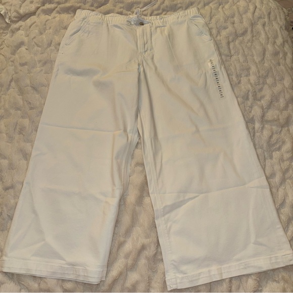NWT American Eagle Outfitters Short Dreamy Drape Low Rise Ultra Wise Leg Jeans - Picture 1 of 5